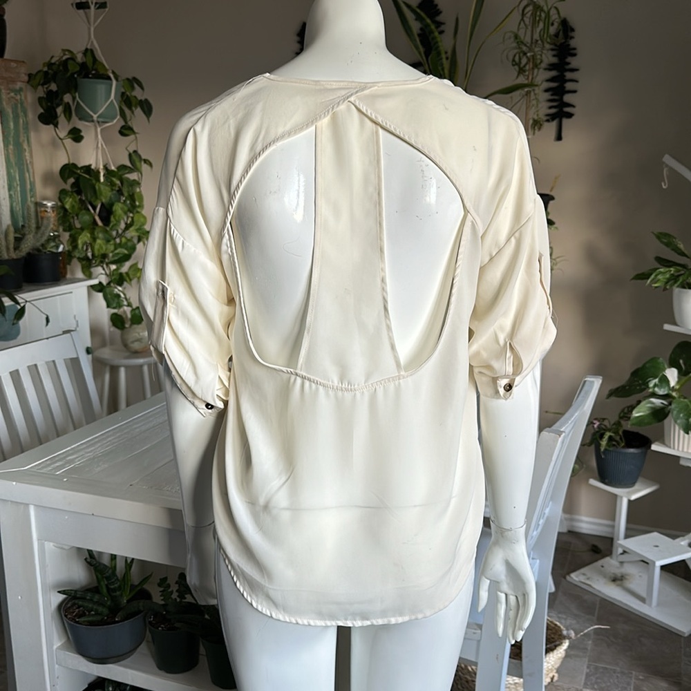 Garage off white blouse, key hole 1/2 open back
Sm